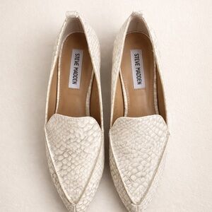 STEVE MADDEN WHITE SNAKESKIN LOAFERS
